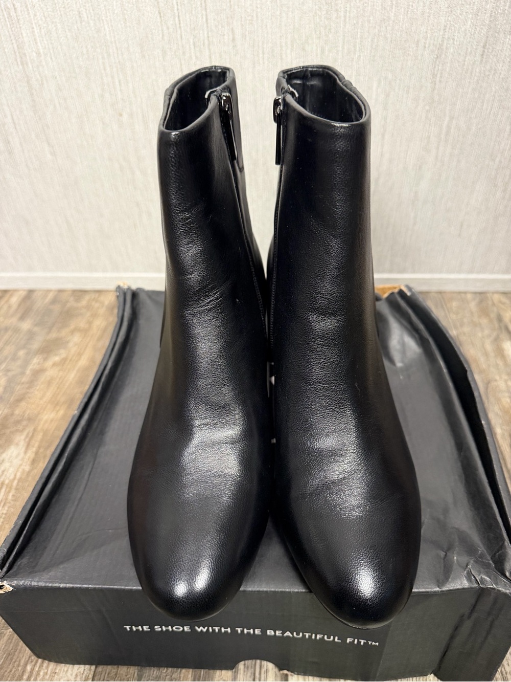 Naturalizer Black Leather Ankle Boots with Block Heel Size 7.5 - Picture 8 of 16